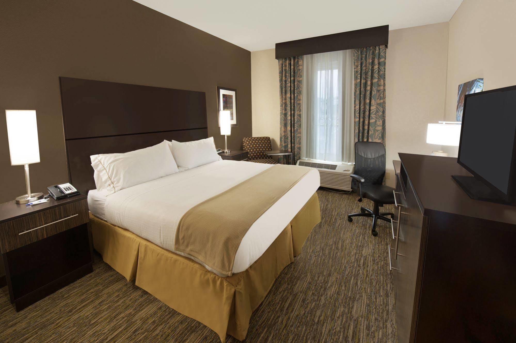 Holiday Inn Express Fredericksburg - Southpoint By Ihg Exteriér fotografie